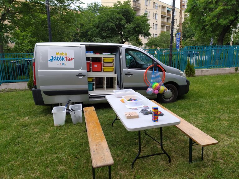 Mobil játéktár autó